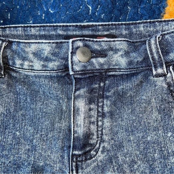 Dark wash Denim Shorts size 30 - Picture 7 of 8